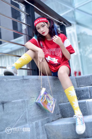 qq头像情侣带字的