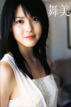 一边亲胸一边摸进内裤里
